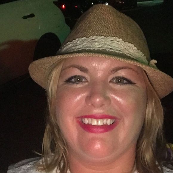 Meet your Posher, Ginni - Picture 1 of 1